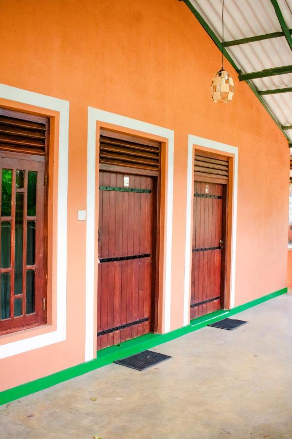 Sarada Beach Resort Yala Тисамахарама Екстериор снимка
