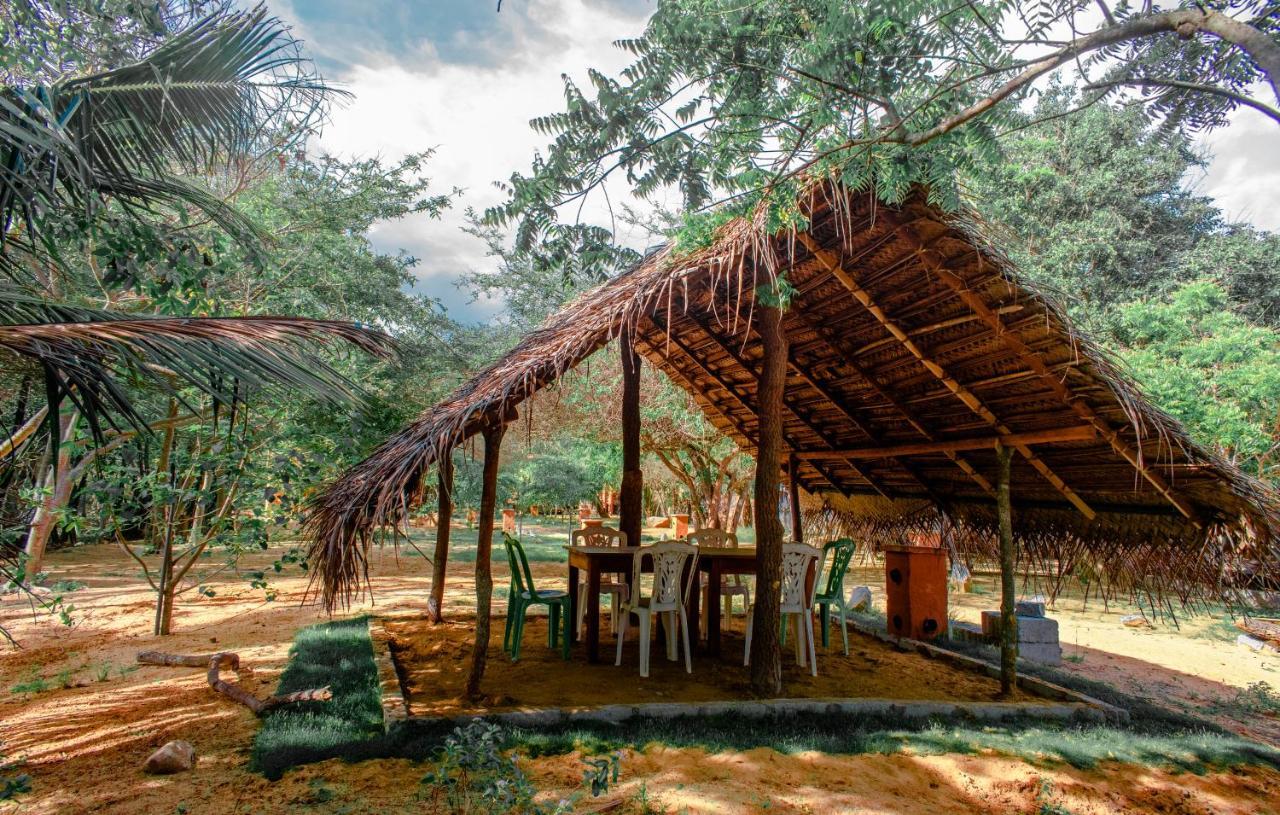 Sarada Beach Resort Yala Тисамахарама Екстериор снимка