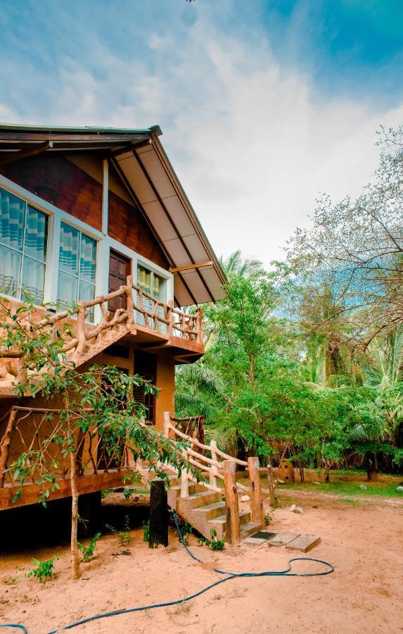Sarada Beach Resort Yala Тисамахарама Екстериор снимка