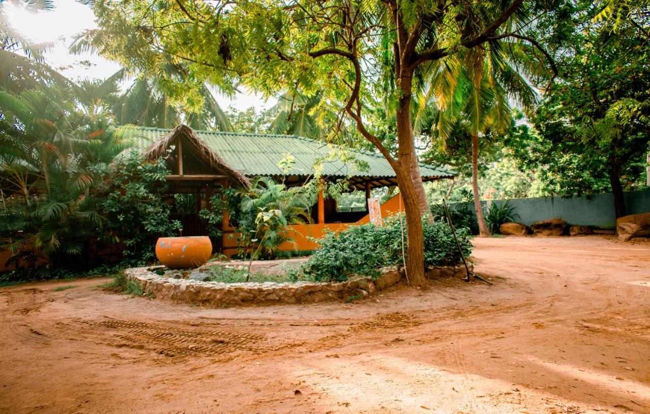 Sarada Beach Resort Yala Тисамахарама Екстериор снимка